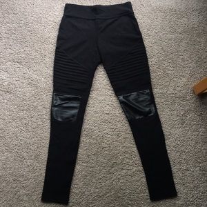 Black leggings with detail